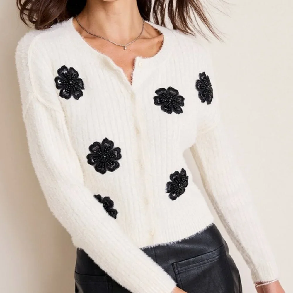 NWT Francesca's Holly Floral Cardigan White with Black Flowers Large SUPER SOFT - Picture 3 of 8